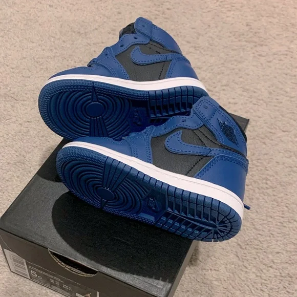 Baby Jordan 1 Retro High OG Size 5C - Picture 4 of 5